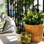 Lido Beachfront Апартаменти *