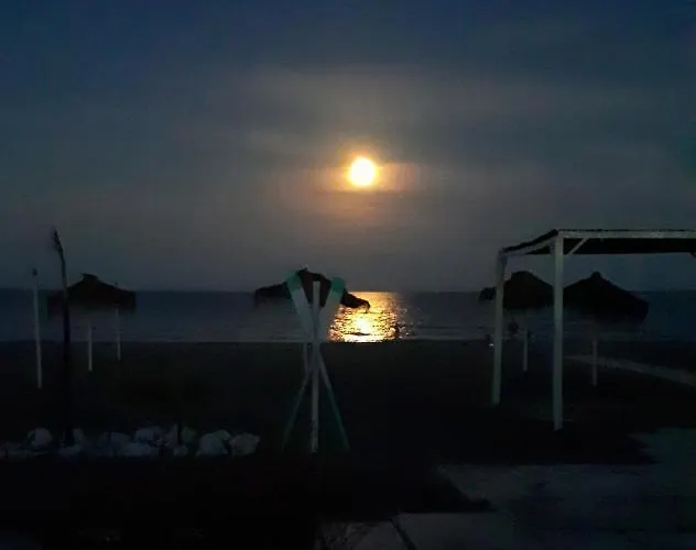 Lido Beachfront * Торремолинос